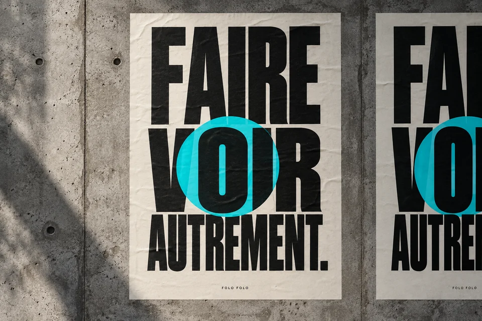 Affiche conceptuelle Faire voir autrement en noir, cyan et blanc cassé.